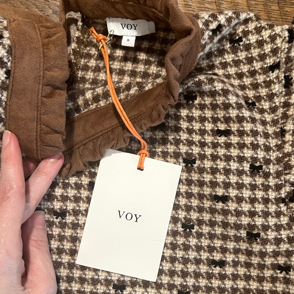 Chic Houndstooth Dress with Brown Accents - Picture 2 of 4